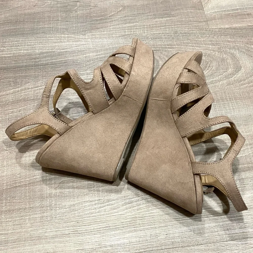 Report Womens Wedges - Picture 6 of 11